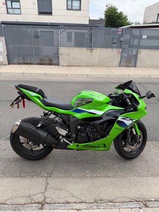 Kawasaki ZX6R