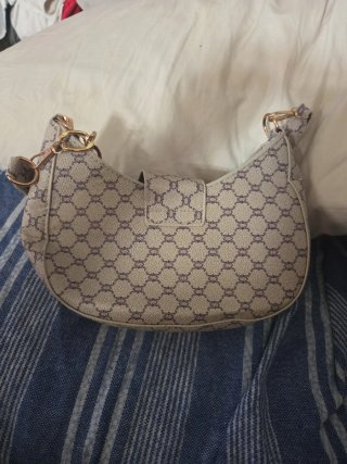 Bolso de lujo media luna beige y dorado