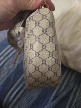 Bolso de lujo media luna beige y dorado