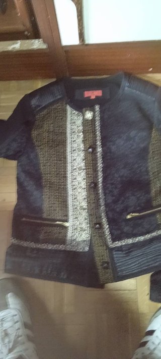 Chaqueta Alba Conde Negra y Dorada