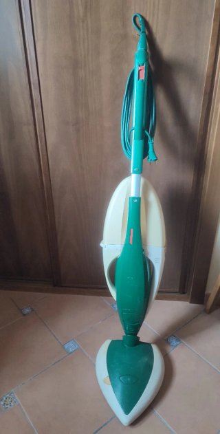 Aspirador vertical verde y beige