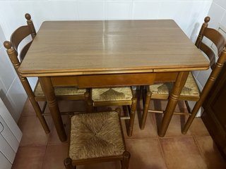Mesa de cocina y 4 sillas