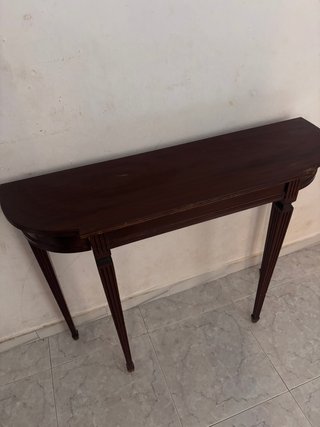 Mesa consola de madera oscura
