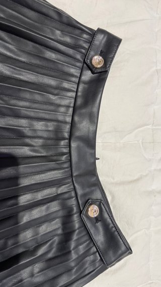 Falda Zara Plisada Negra