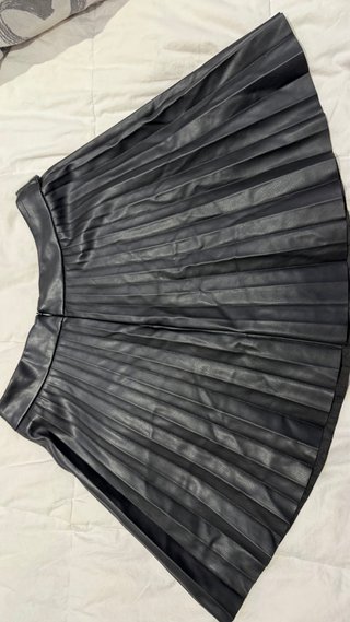 Falda Zara Plisada Negra