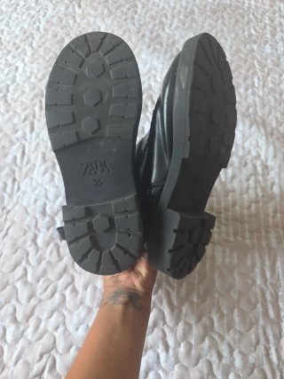 Botines negros con cremallera