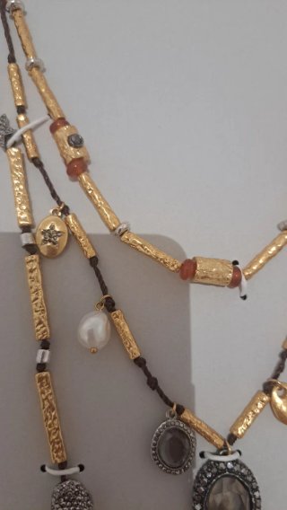 Collar Zara multicapa charms dorados y plateados
