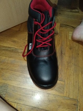 Zapatos de seguridad rojos y negros
