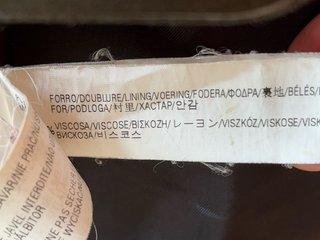Abrigo corto rojo de paño