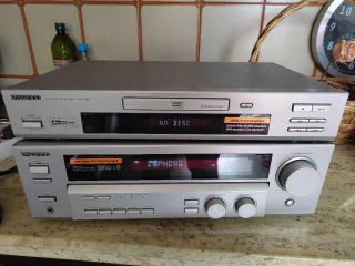 Amplificador Kenwood KRF-V5070D Plata y lector.
