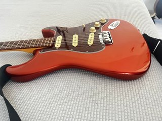 Fender Player Plus Stratocaster Aged CandyAppleRed