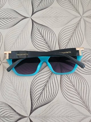 Gafas de sol Tiffany & Co. negras y turquesa