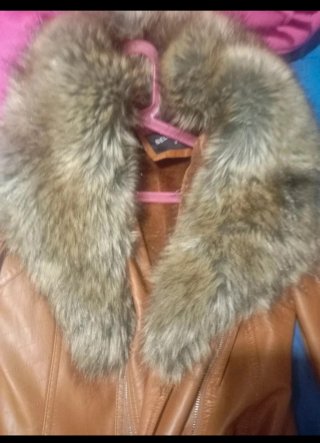 Abrigo de mujer con cuello de pelo