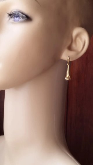 Pendientes vintage LIS chapado oro 22K