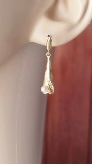 Pendientes vintage LIS chapado oro 22K