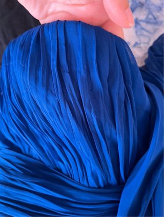 Vestido de fiesta gasa azul pavo con cola talla 38