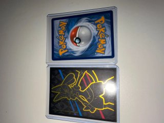 Cartas Pokémon Snorlax y Arceus V