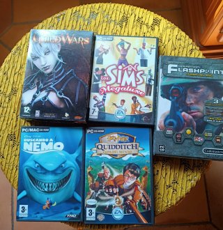 Lote 4 Juegos PC: Guild Wars, Sims, Nemo, Harry Po