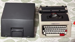 Máquina de escribir Olivetti Lettera 42