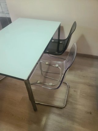 Mesa de comedor cristal y 4 sillas