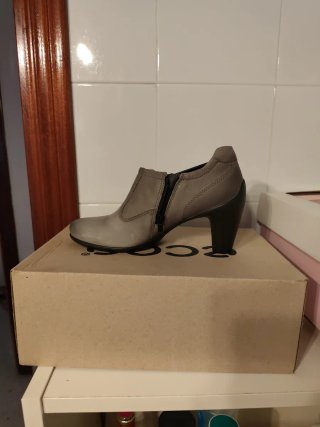 Zapatos de tacón Ecco grises