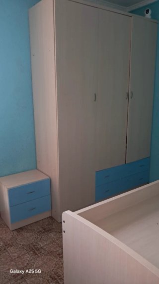 Escritorio con cajonera