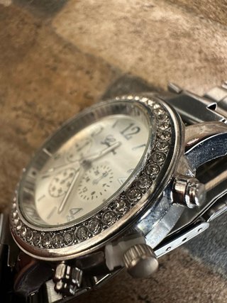 Reloj Geneva Plateado con Cristales
