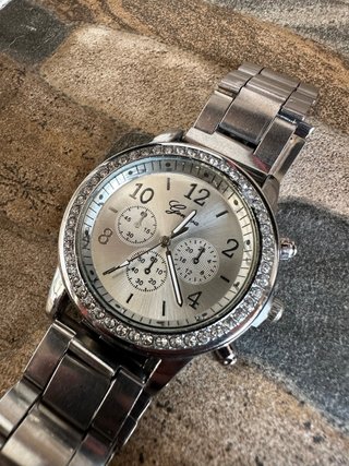 Reloj Geneva Plateado con Cristales