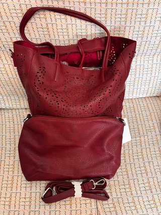 Bolso rojo con bolsito