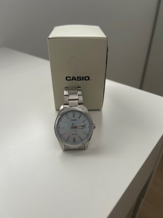 Reloj Casio Plateado y Azul Cielo