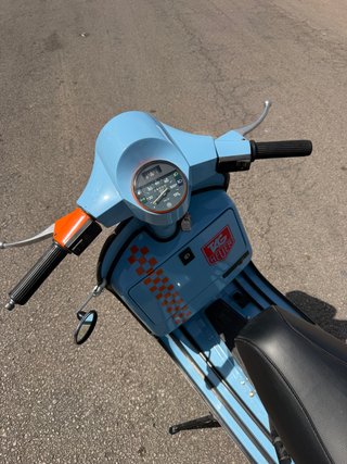 Vespa 200 Azul