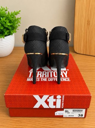 Botines Xti Tacón Talla 38 Negros Nuevos