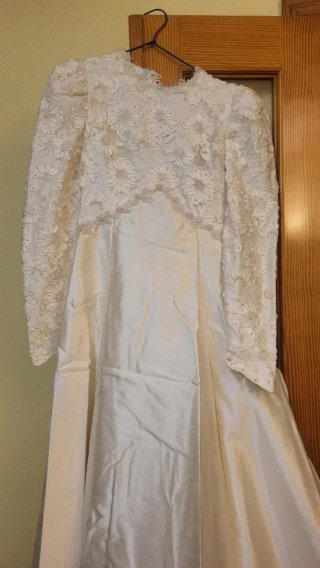 Traje de Novia linea imperio, seda salvaje.