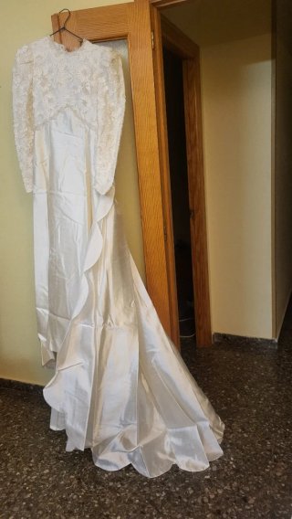 Traje de Novia linea imperio, seda salvaje.