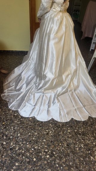 Traje de Novia linea imperio, seda salvaje.