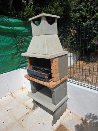 Barbacoa de obra ladrillo y cemento