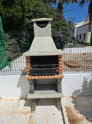 Barbacoa de obra ladrillo y cemento