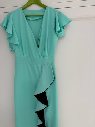 Vestido con volante en verde negro