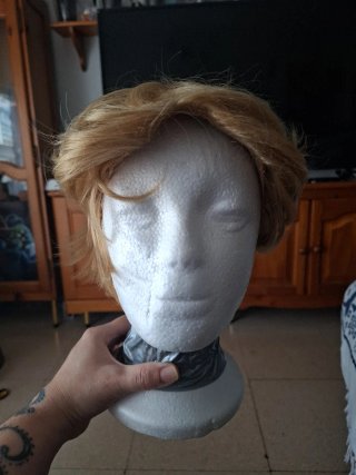 Peluca rubia sintética