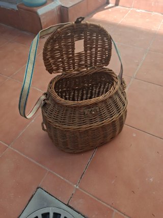 Cesto de pesca de mimbre