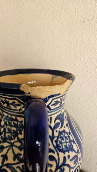 Jarrón antiguo de cerámica