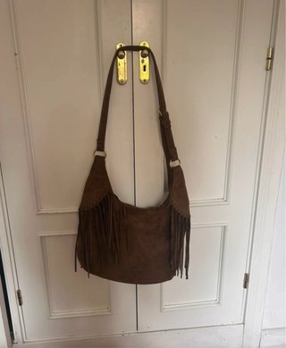 Bolso grande marrón con flecos
