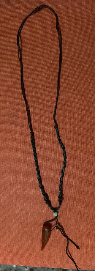 Collar con colgante de piedra