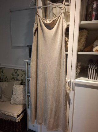 Vestido dorado brillante