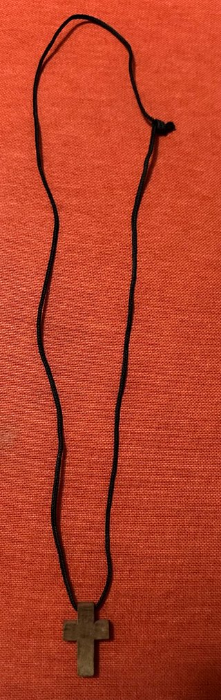Collar con colgante de cruz