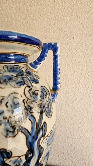 Jarrón antiguo de cerámica
