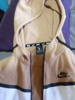 Chaqueta Nike Beige y Blanca
