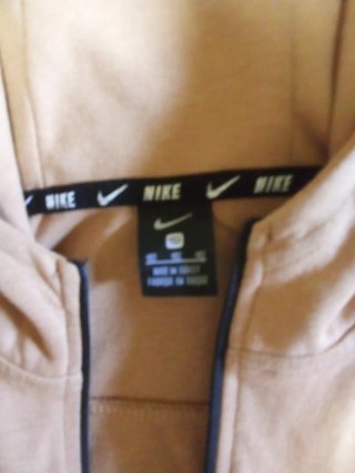 Chaqueta Nike Beige y Blanca