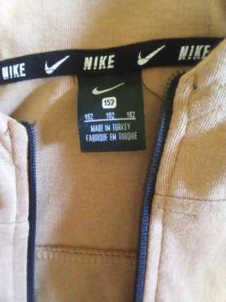 Chaqueta Nike Beige y Blanca