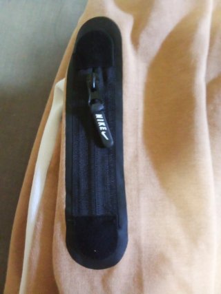 Chaqueta Nike Beige y Blanca